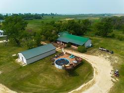 25 Oak Avenue  Oak Point, MB R0C 2J0