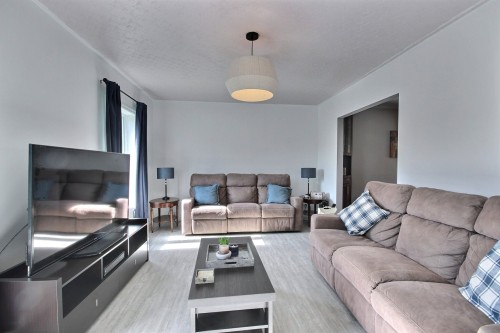 Salon - 14 Rue Martin, Rouyn-Noranda, QC 