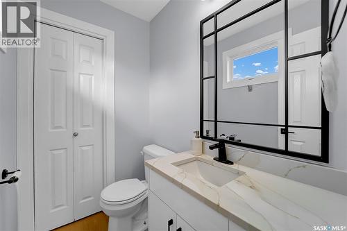 19 Barr Place, Saskatoon, SK - Indoor Photo Showing Bathroom