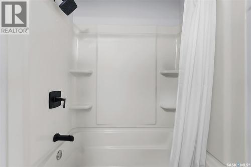 19 Barr Place, Saskatoon, SK - Indoor Photo Showing Bathroom