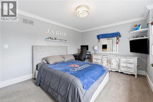 Crown molding, wall-to-wall carpeting, and a modern ceiling light fixture - 2312 Ridgeview Court, Burlington, ON - Indoor Photo Showing Bedroom
