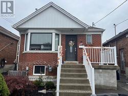 BSMT - 31 CHAMBERLAIN AVENUE  Toronto, ON M6E 4J7