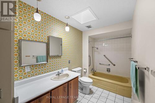 Bathroom - 1380 Marchand Street, Ottawa, ON - Indoor Photo Showing Bathroom