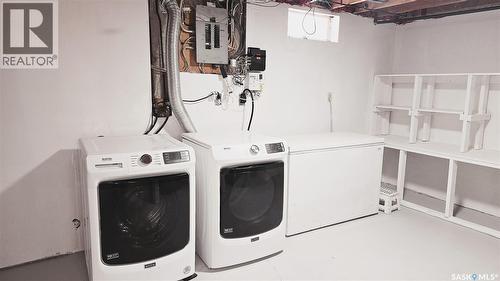 142 Blake Place, Saskatoon, SK - Indoor Photo Showing Laundry Room