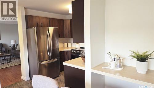 142 Blake Place, Saskatoon, SK - Indoor Photo Showing Kitchen