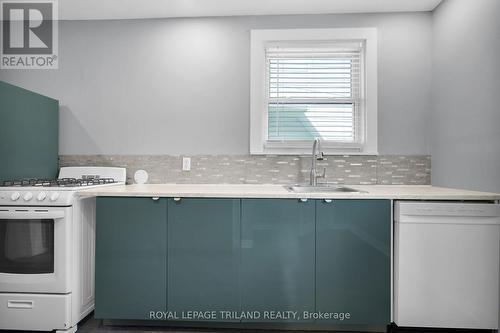 1 - 122 Centre Street, St. Thomas, ON - Indoor Photo Showing Kitchen