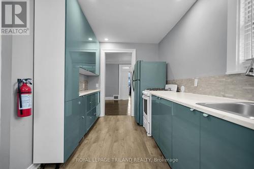 1 - 122 Centre Street, St. Thomas, ON - Indoor Photo Showing Kitchen