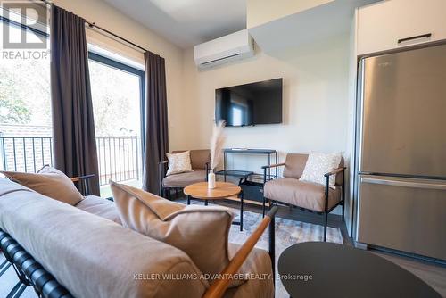 UNIT 3 - 50 CASTLETON AVENUE , Toronto, Ontario M6N 3Z5 5