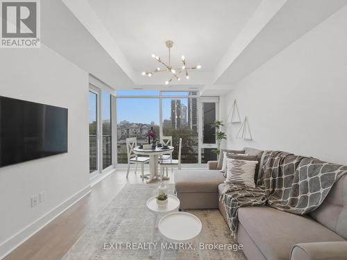 513 - 255 BAY STREET  Ottawa, ON K1R 0C5