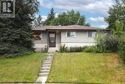 93 Winslow Crescent SW  Calgary, AB T3C 2R3