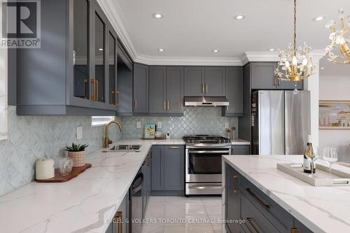 769 Annamore Road, Mississauga, ON - Indoor Photo Showing Kitchen With Upgraded Kitchen
