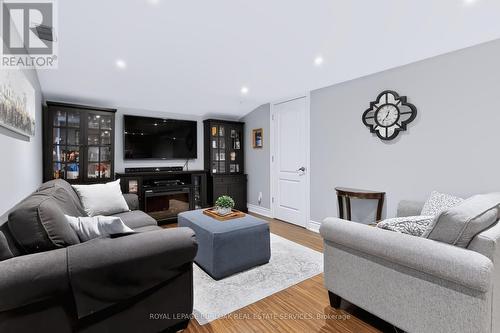 4248 Dunvegan Road, Burlington, ON - Indoor Photo Showing Living Room