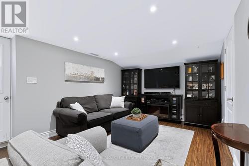 4248 Dunvegan Road, Burlington, ON - Indoor Photo Showing Living Room