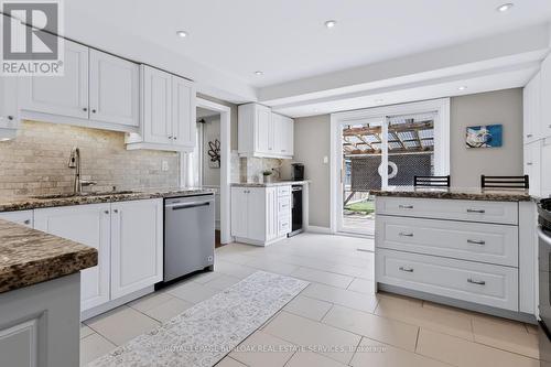 4248 Dunvegan Road, Burlington, ON - Indoor Photo Showing Kitchen With Upgraded Kitchen