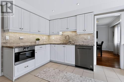 4248 Dunvegan Road, Burlington, ON - Indoor Photo Showing Kitchen With Upgraded Kitchen