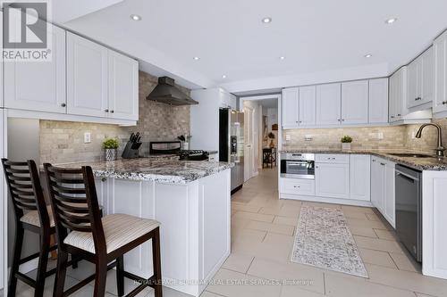 4248 Dunvegan Road, Burlington, ON - Indoor Photo Showing Kitchen With Upgraded Kitchen
