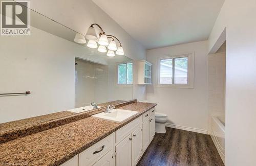 109 White Oak Place, Waterloo, ON - Indoor Photo Showing Bathroom