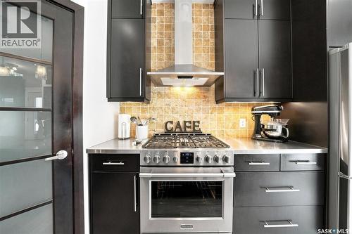 273 Carleton Drive, Saskatoon, SK - Indoor Photo Showing Kitchen With Stainless Steel Kitchen With Upgraded Kitchen