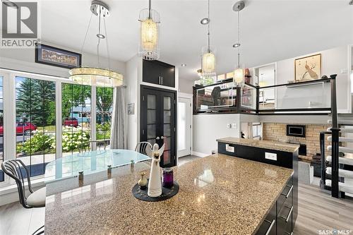 273 Carleton Drive, Saskatoon, SK - Indoor Photo Showing Kitchen With Upgraded Kitchen