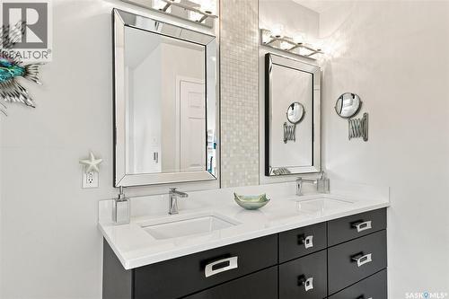 273 Carleton Drive, Saskatoon, SK - Indoor Photo Showing Bathroom
