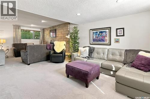 273 Carleton Drive, Saskatoon, SK - Indoor Photo Showing Living Room