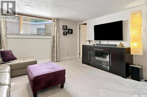 273 Carleton Drive, Saskatoon, SK - Indoor Photo Showing Living Room