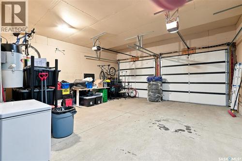 554 Lynd Place, Saskatoon, SK - Indoor Photo Showing Garage