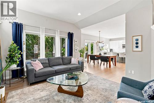 554 Lynd Place, Saskatoon, SK - Indoor Photo Showing Living Room