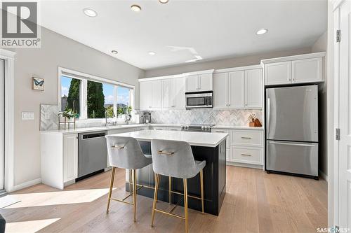 554 Lynd Place, Saskatoon, SK - Indoor Photo Showing Kitchen With Upgraded Kitchen