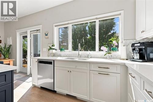 554 Lynd Place, Saskatoon, SK - Indoor Photo Showing Kitchen