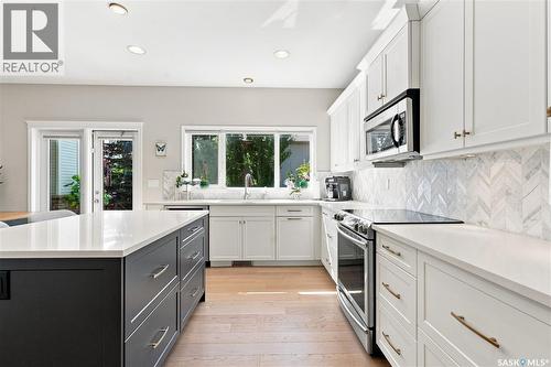 554 Lynd Place, Saskatoon, SK - Indoor Photo Showing Kitchen With Upgraded Kitchen