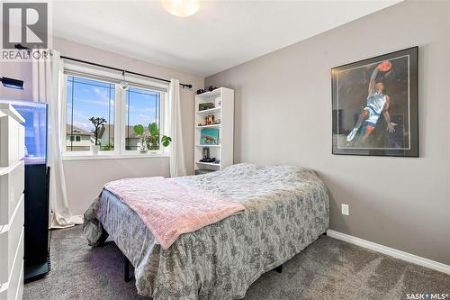 554 Lynd Place, Saskatoon, SK - Indoor Photo Showing Bedroom