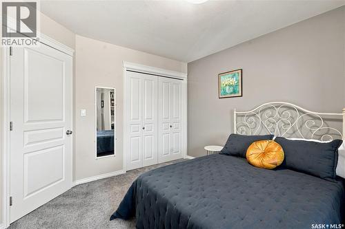 554 Lynd Place, Saskatoon, SK - Indoor Photo Showing Bedroom