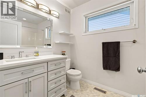 554 Lynd Place, Saskatoon, SK - Indoor Photo Showing Bathroom