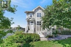 3146 New Brighton Gardens SE  Calgary, AB T2Z 0A8