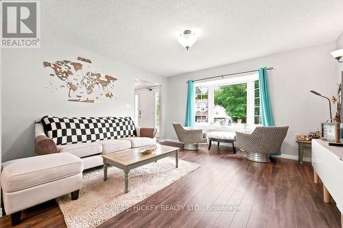 4 Banting Drive, Deep River, ON - Indoor Photo Showing Living Room