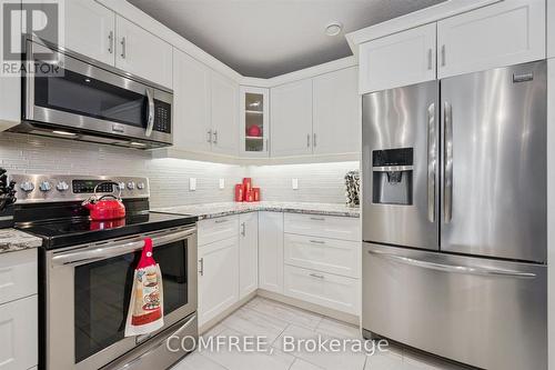 235 Spencer Drive, Centre Wellington (Elora/Salem), ON - Indoor Photo Showing Kitchen With Upgraded Kitchen