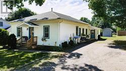 132 QUEEN STREET Central Huron (Clinton), ON N0M 1L0