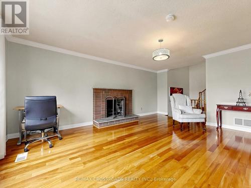 108 Anthony Lane, Vaughan, ON - Indoor Photo Showing Living Room