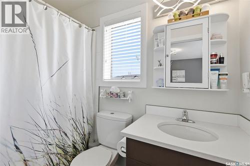 1040 Kolynchuk Crescent, Saskatoon, SK - Indoor Photo Showing Bathroom