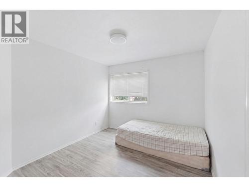 348 Phipps Crescent, Kelowna, BC - Indoor Photo Showing Bedroom