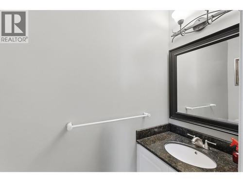 348 Phipps Crescent, Kelowna, BC - Indoor Photo Showing Bathroom