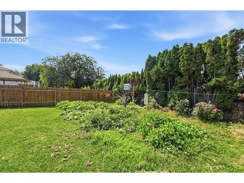 348 Phipps Crescent, Kelowna, BC - Outdoor