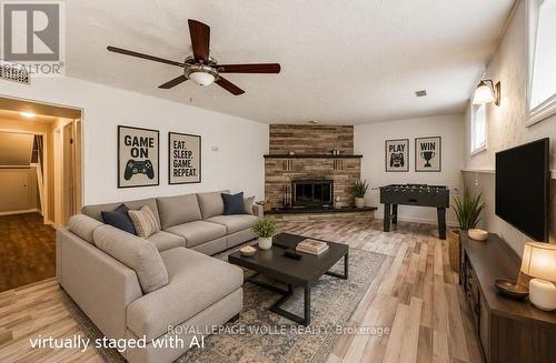 109 White Oak Place, Waterloo, ON - Indoor Photo Showing Living Room With Fireplace