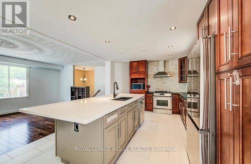 109 White Oak Place, Waterloo, ON - Indoor Photo Showing Kitchen With Double Sink