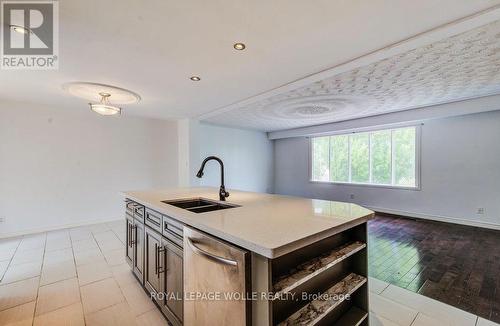 109 White Oak Place, Waterloo, ON - Indoor Photo Showing Kitchen With Double Sink