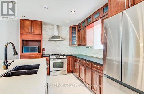 109 White Oak Place, Waterloo, ON - Indoor Photo Showing Kitchen With Double Sink