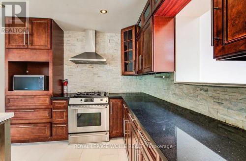 109 White Oak Place, Waterloo, ON - Indoor Photo Showing Kitchen