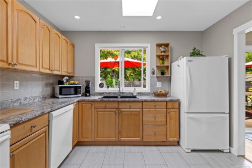 1253 Ormonde Rd, French Creek, BC 