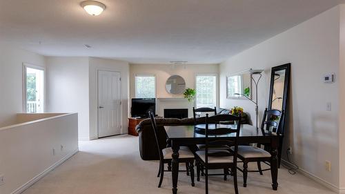 213-2350 Stillingfleet Road, Kelowna, BC - Indoor Photo Showing Dining Room